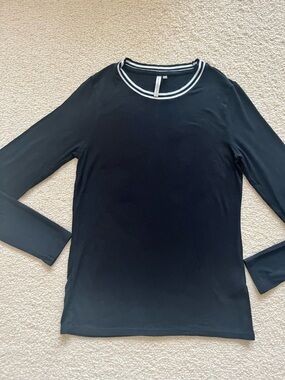 Banana Republic Black Long-Sleeve T-shirt with Contrast Trim